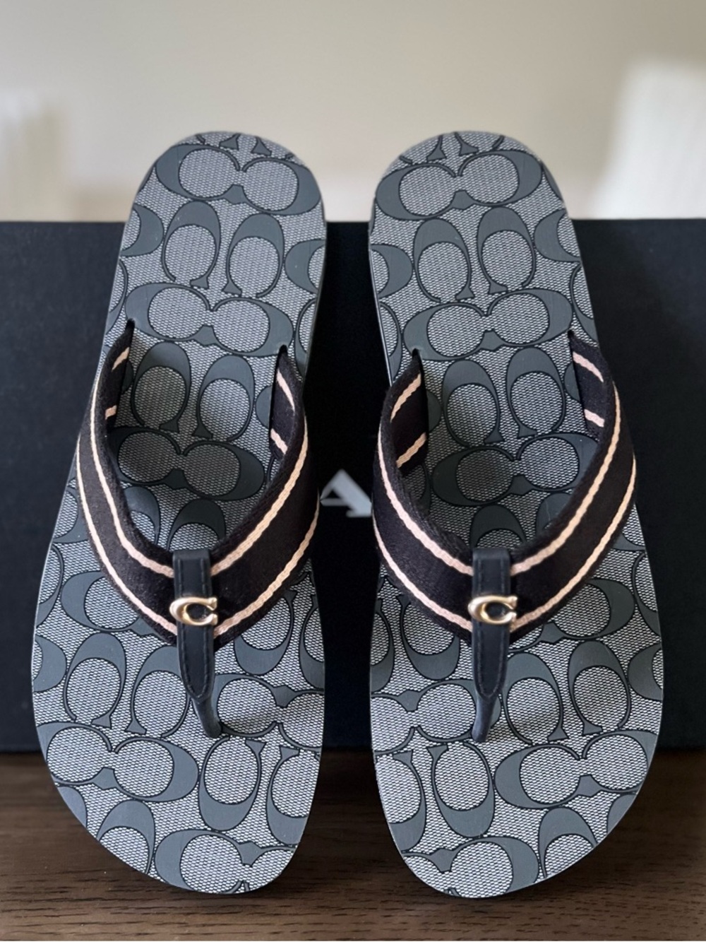 Coach Zoe Flip Flops Black/Tan Signature Print Summer Sandels